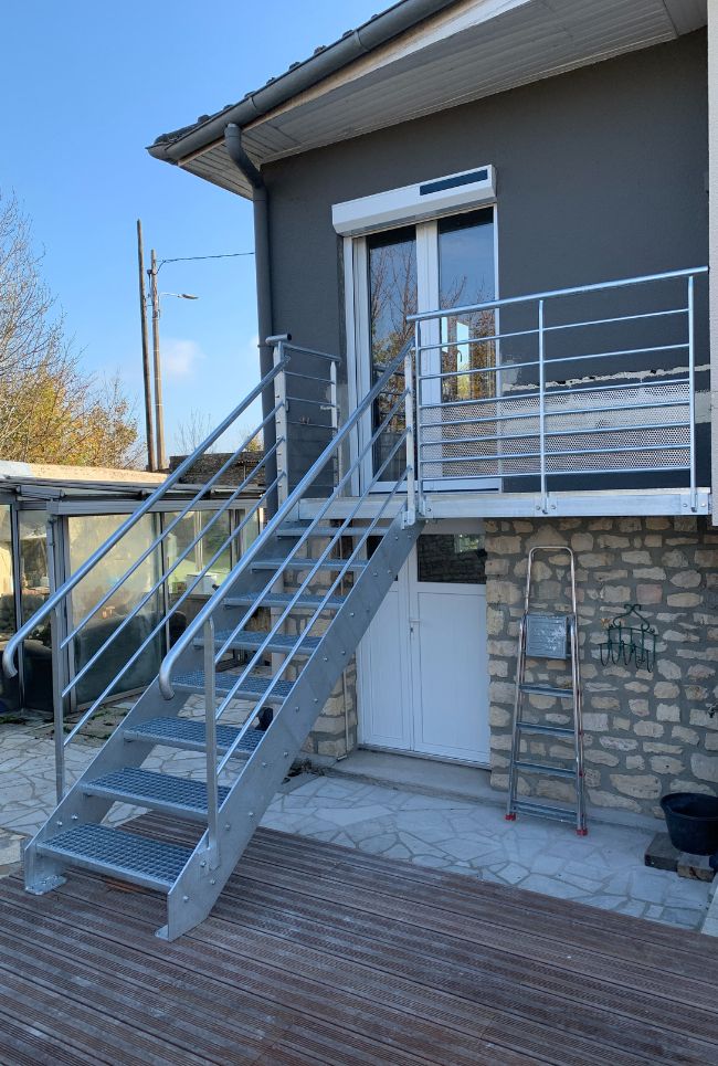 Escalier extérieur - Réalisé par IDC - Inox Design Création - métallurgie & chaudronnerie Saint Lô manche