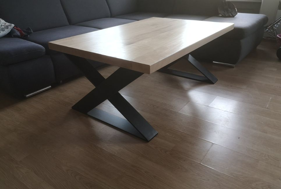 Table bois et métal - Réalisée par IDC - Inox Design Création - métallurgie & chaudronnerie Saint Lô manche