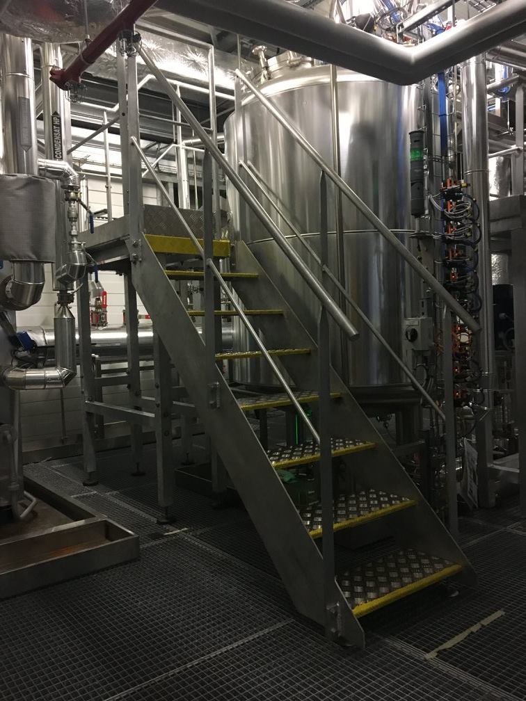 Escalier en aluminium pour l’industrie pharmaceutique – Réalisé par IDC – Inox Design Création - métallurgie & chaudronnerie Saint Lô manche